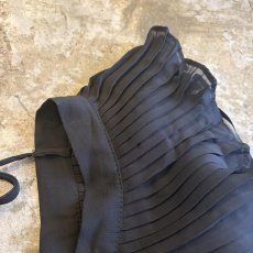 画像4: BLACK COLOR PLEATS DESIGN FRILL SHOULDER S/S TOPS / Ladies XS(S) (4)