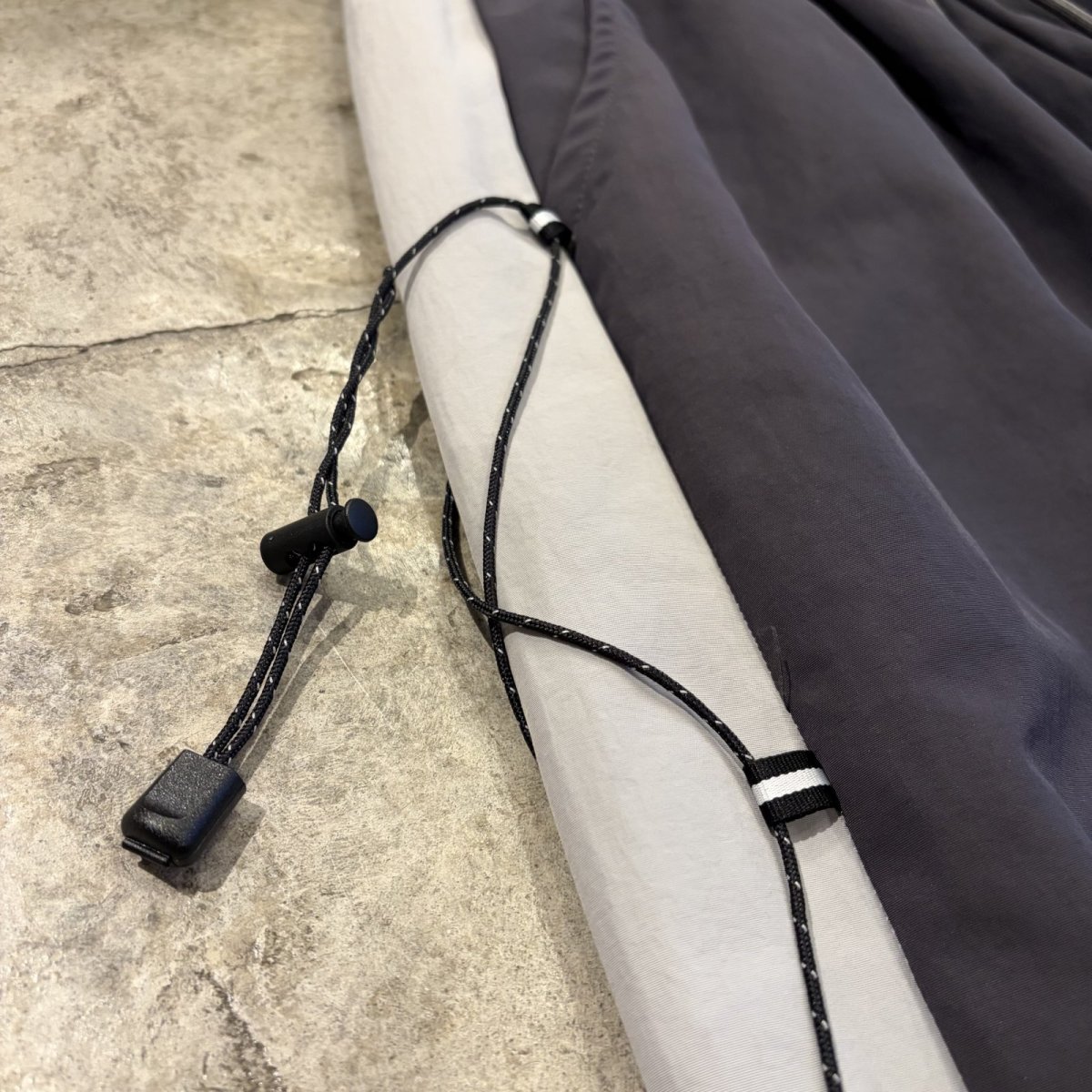画像7: 【WONDERGROUND】SIDE COLOR LACE UP WIDE NYLON PANTS / GREY / OS (7)