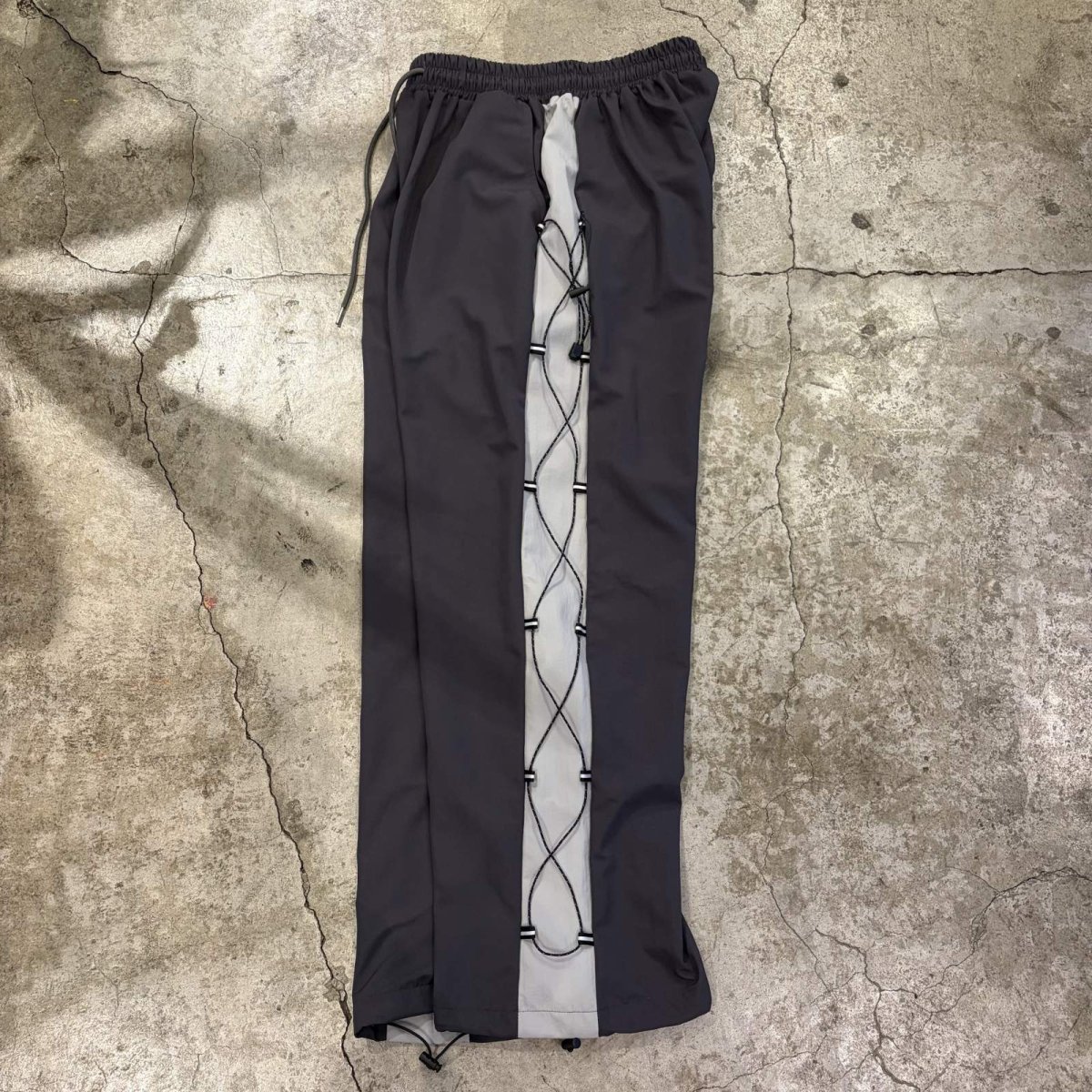 画像9: 【WONDERGROUND】SIDE COLOR LACE UP WIDE NYLON PANTS / GREY / OS (9)