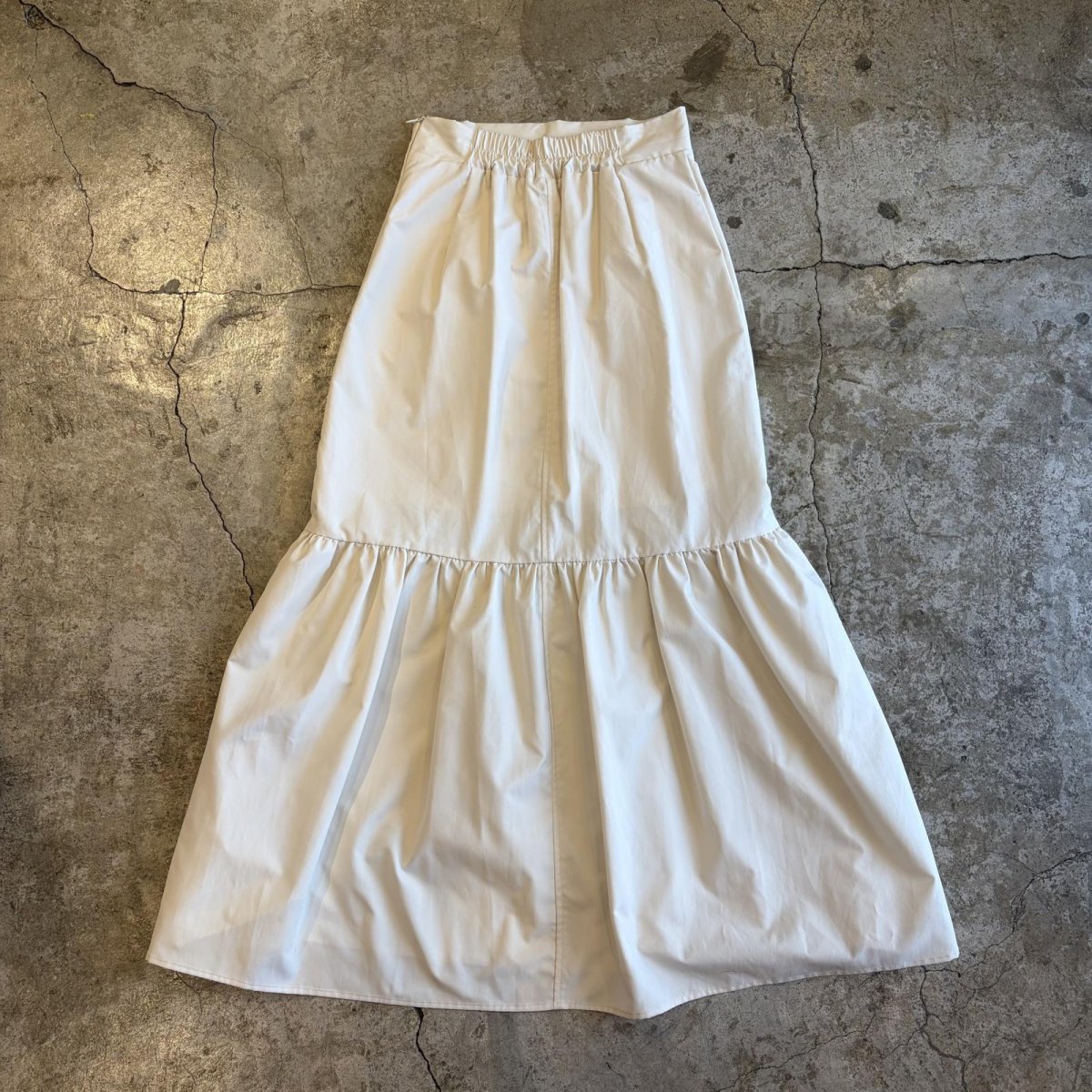 画像2: FRONT DRAW CORD DESIGN TIERED MERMAID SKIRT / W25~W28 (2)