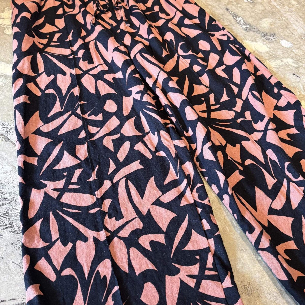 画像5: ALL OVER ARTISTIC PATTERN WIDE SILHOUETTE PANTS / FREE (5)