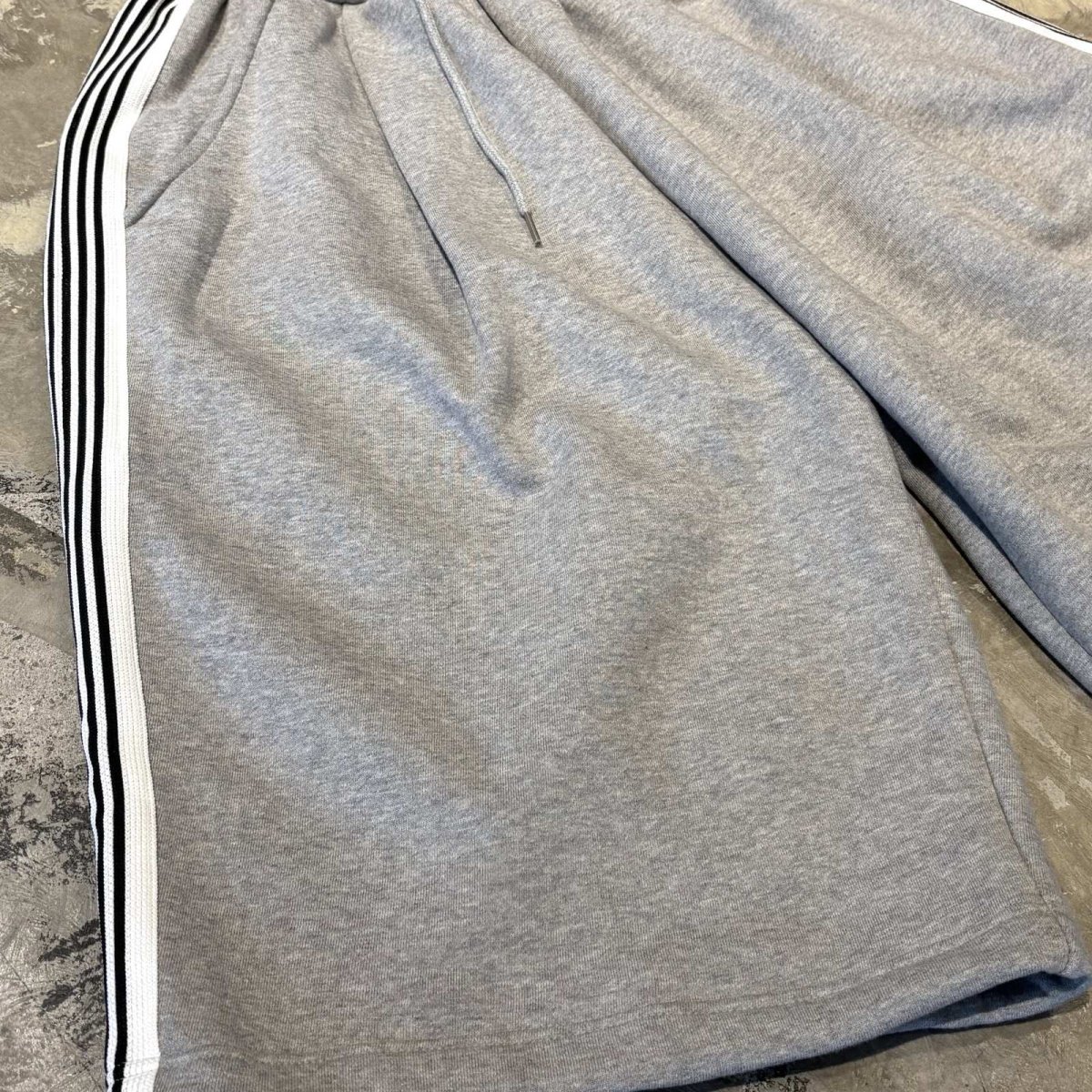 画像5: SIDE LINE WIDE SILHOUETTE SWEAT SHORTS / FREE (5)