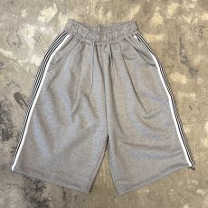 画像1: SIDE LINE WIDE SILHOUETTE SWEAT SHORTS / FREE (1)