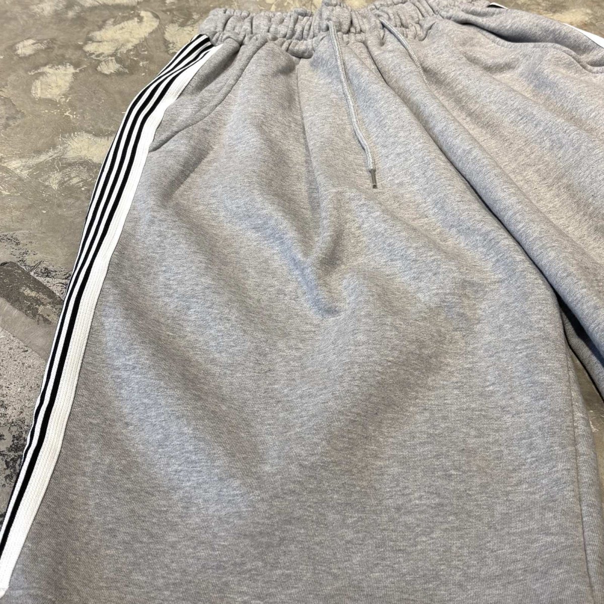 画像7: SIDE LINE WIDE SILHOUETTE SWEAT SHORTS / FREE (7)
