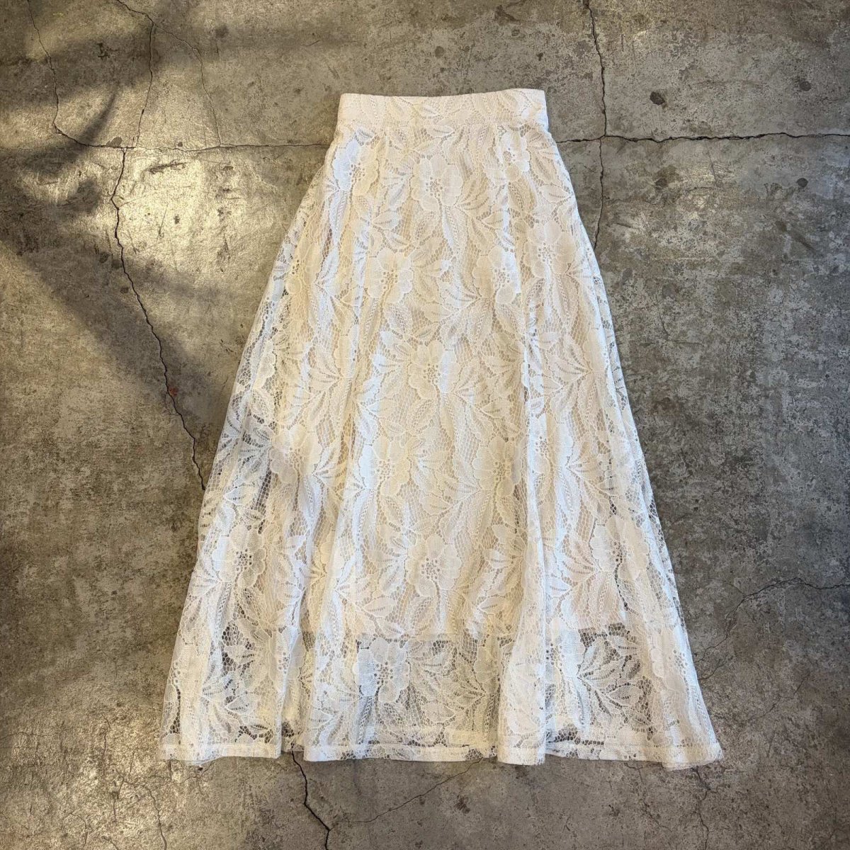 画像1: WHITE COLOR ALL OVER LACE DESIGN LONG SKIRT / W24~W31 (1)