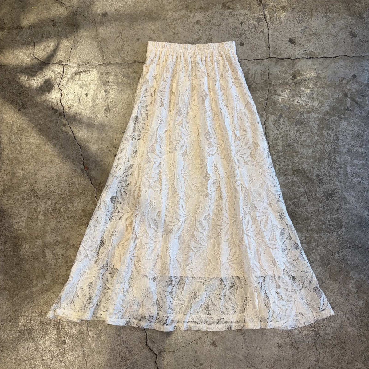 画像2: WHITE COLOR ALL OVER LACE DESIGN LONG SKIRT / W24~W31 (2)