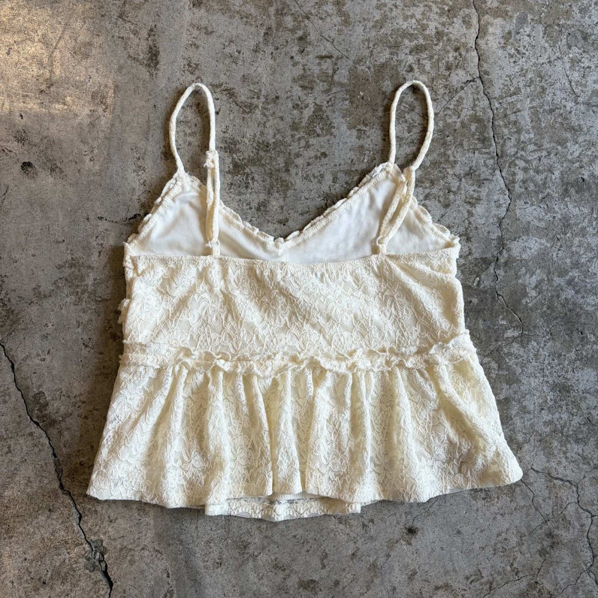 画像2: ALL OVER LACE PATTERN POINT FRILL DESIGN CAMISOLE / Ladies L(M)  (2)