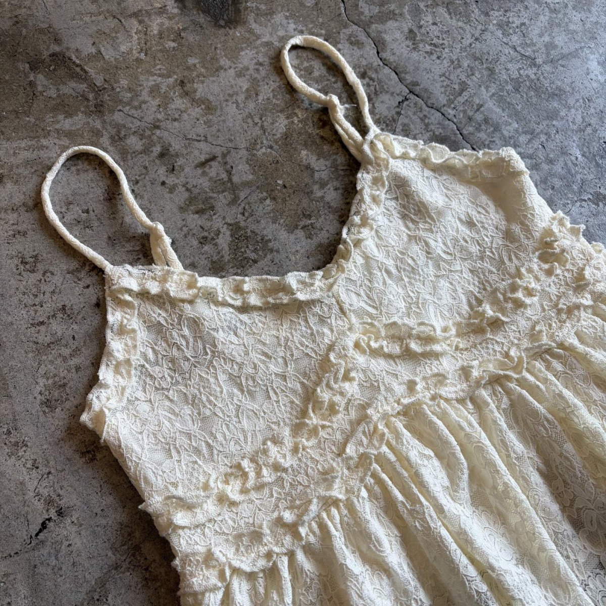 画像3: ALL OVER LACE PATTERN POINT FRILL DESIGN CAMISOLE / Ladies L(M)  (3)