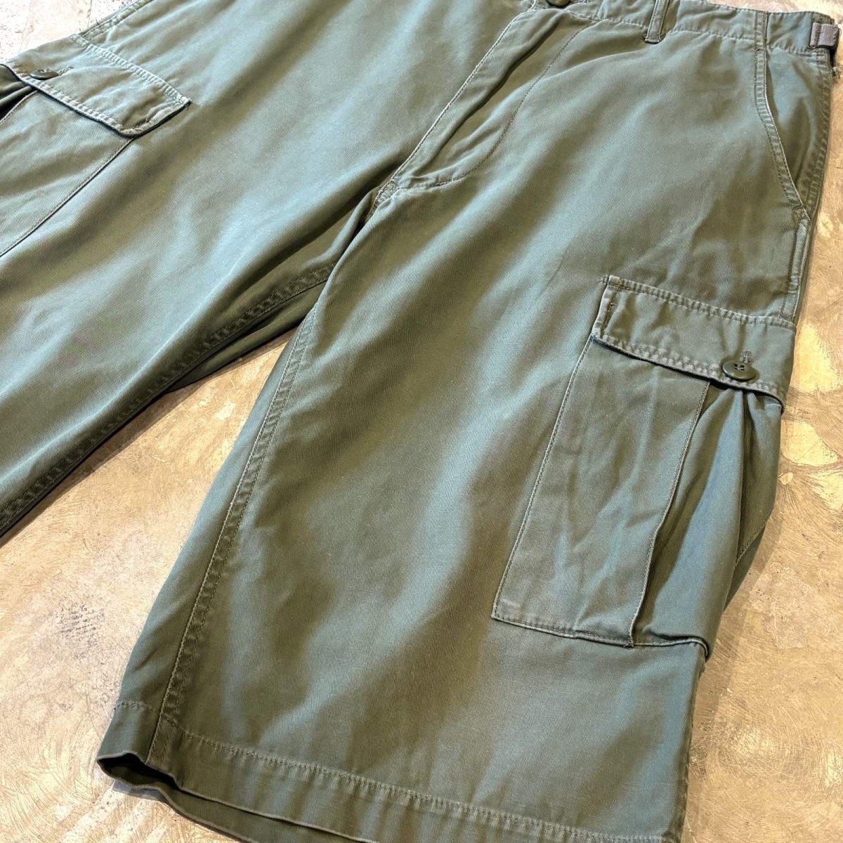 画像6: GREEN COLOR WIDE MILITARY CARGO SHORTS / W31 (6)