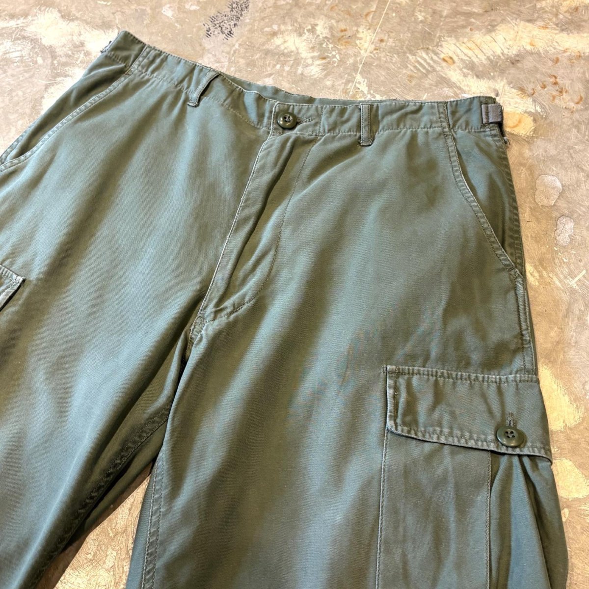 画像4: GREEN COLOR WIDE MILITARY CARGO SHORTS / W31 (4)