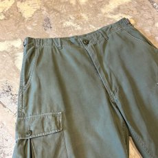 画像3: GREEN COLOR WIDE MILITARY CARGO SHORTS / W31 (3)