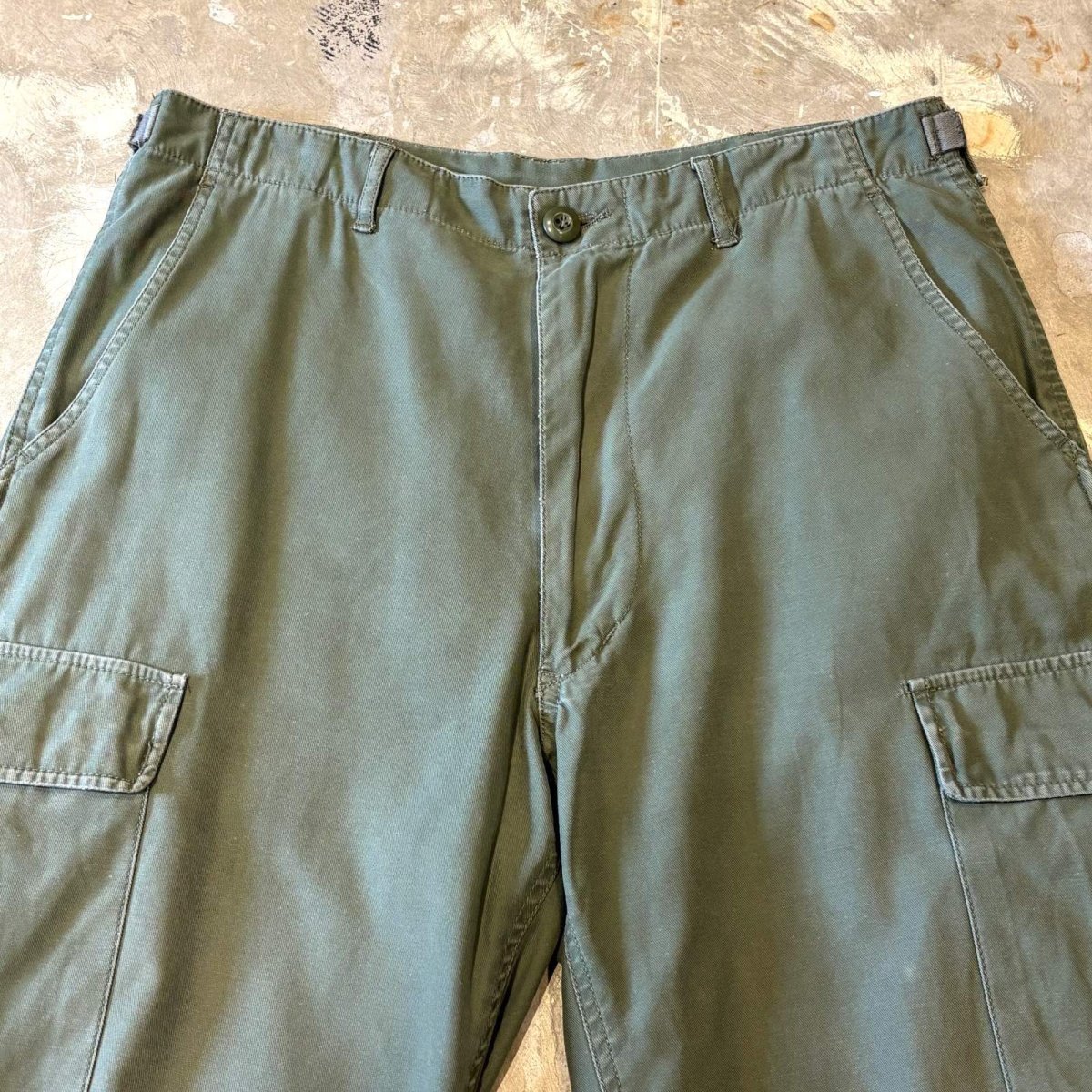 画像9: GREEN COLOR WIDE MILITARY CARGO SHORTS / W31 (9)