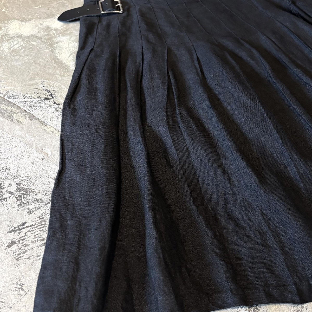 画像5: BLACK LINEN BELTED WRAP SKIRT / W28~31 / MADE IN IRELAND (5)