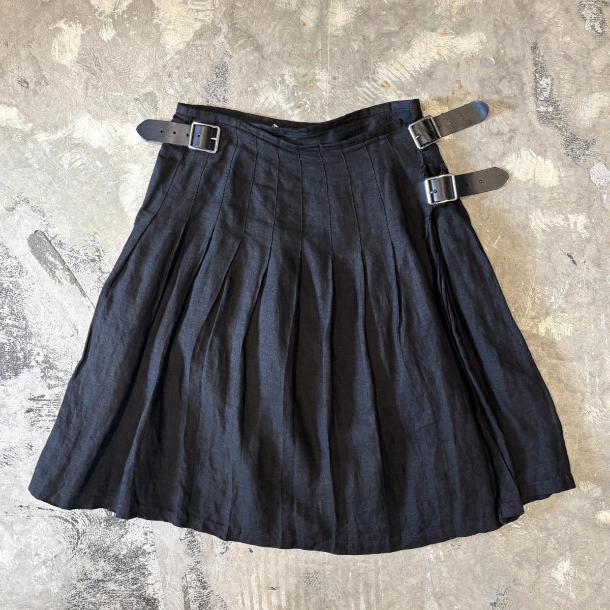 画像1: BLACK LINEN BELTED WRAP SKIRT / W28~31 / MADE IN IRELAND (1)