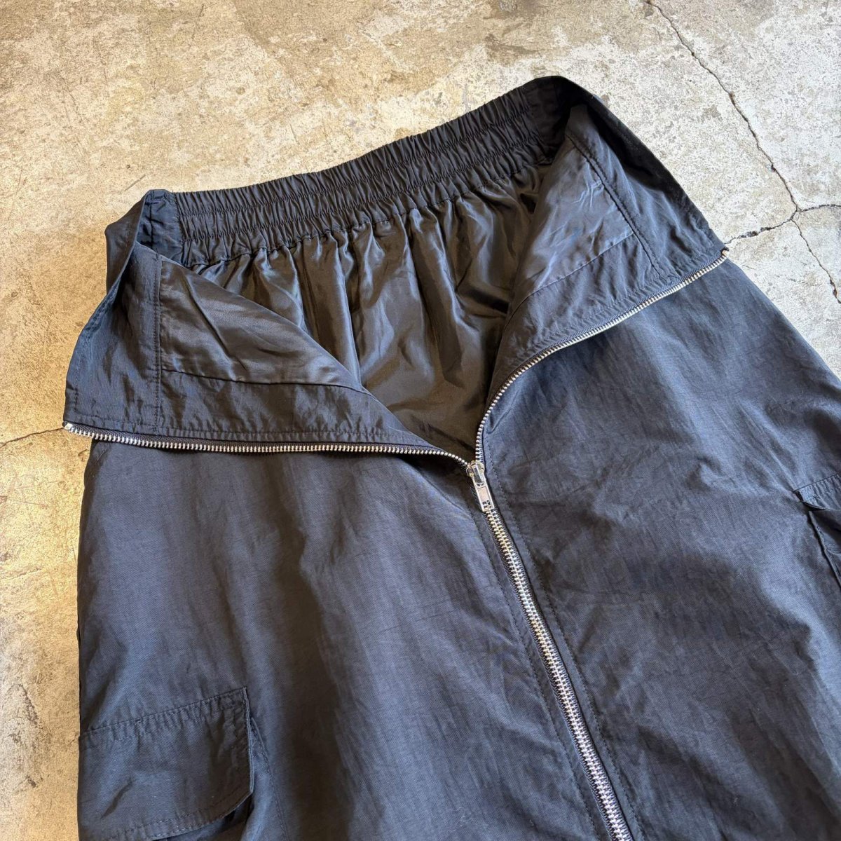 画像7: FRONT ZIP DESIGN NYLON CARGO SKIRT / W25~W29 (7)
