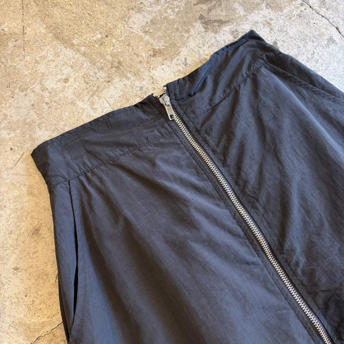 画像3: FRONT ZIP DESIGN NYLON CARGO SKIRT / W25~W29 (3)