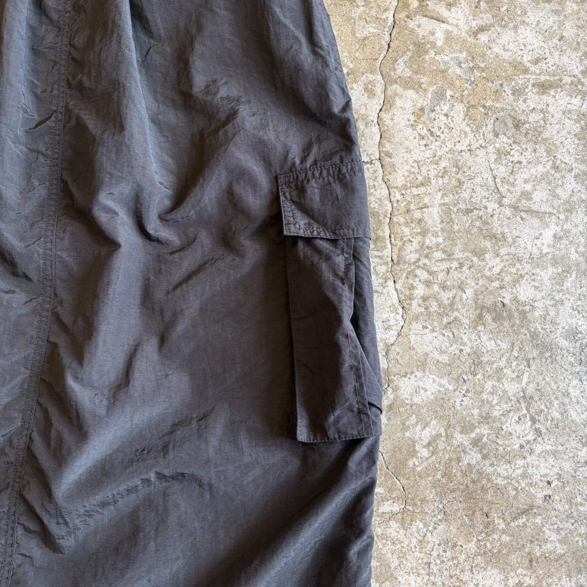 画像10: FRONT ZIP DESIGN NYLON CARGO SKIRT / W25~W29 (10)