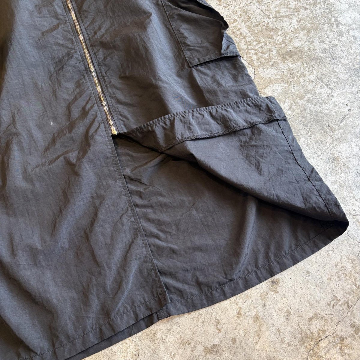 画像5: FRONT ZIP DESIGN NYLON CARGO SKIRT / W25~W29 (5)