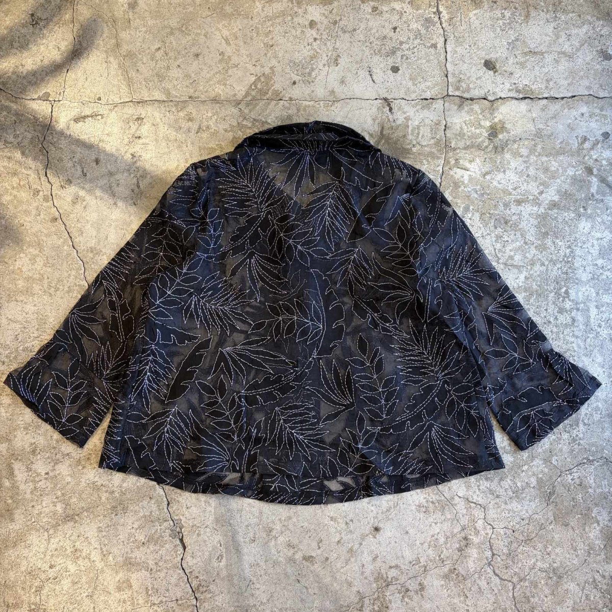 画像2: LEAVES PATTERN EMBROIDERY DOUBLE COLLAR DESIGN SHEER SHIRT / Ladies M (2)