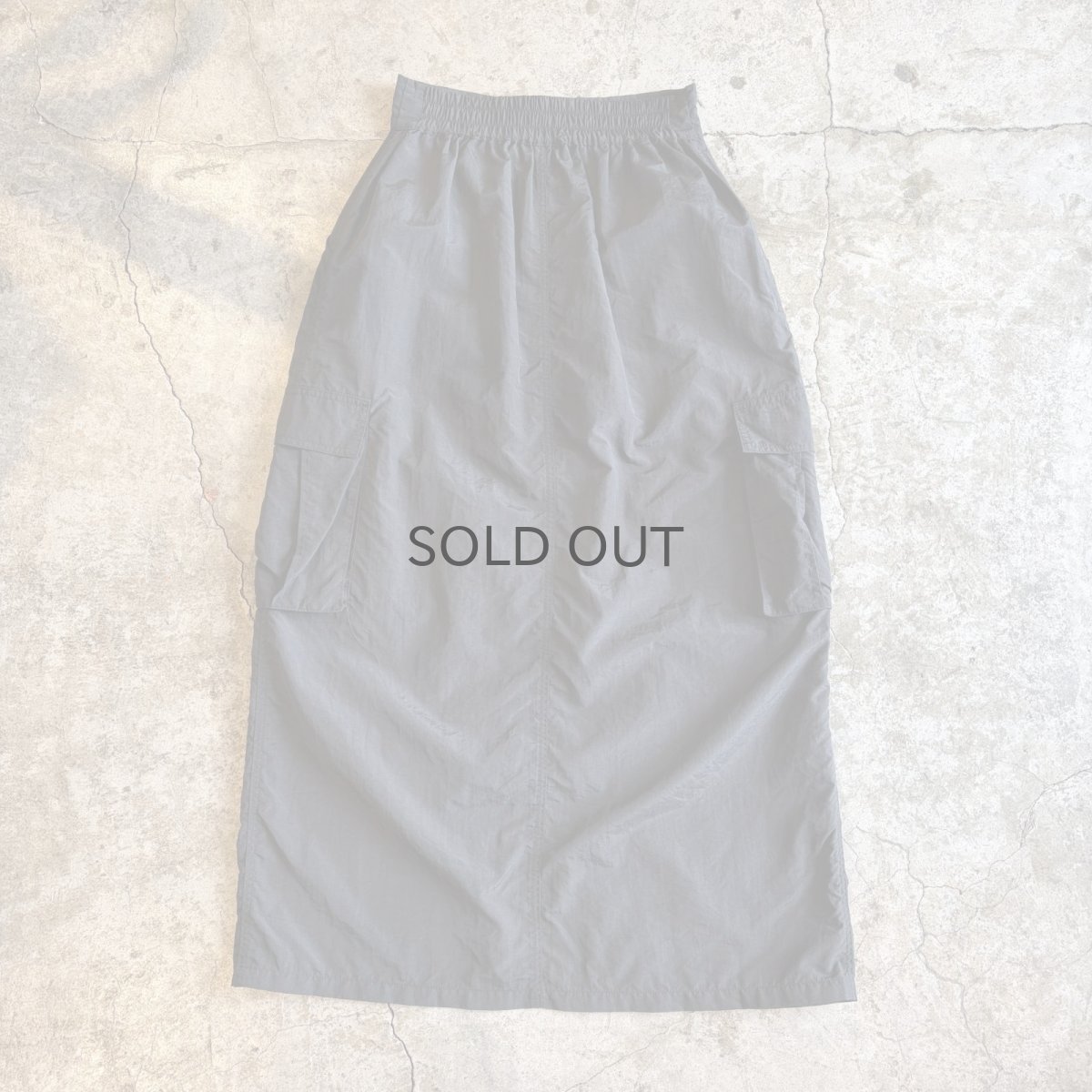画像2: FRONT ZIP DESIGN NYLON CARGO SKIRT / W25~W29 (2)