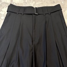 画像10: 【WONDERGROUND】WIDE SILHOUETTE BELTED SLACKS / BLACK / OS (10)