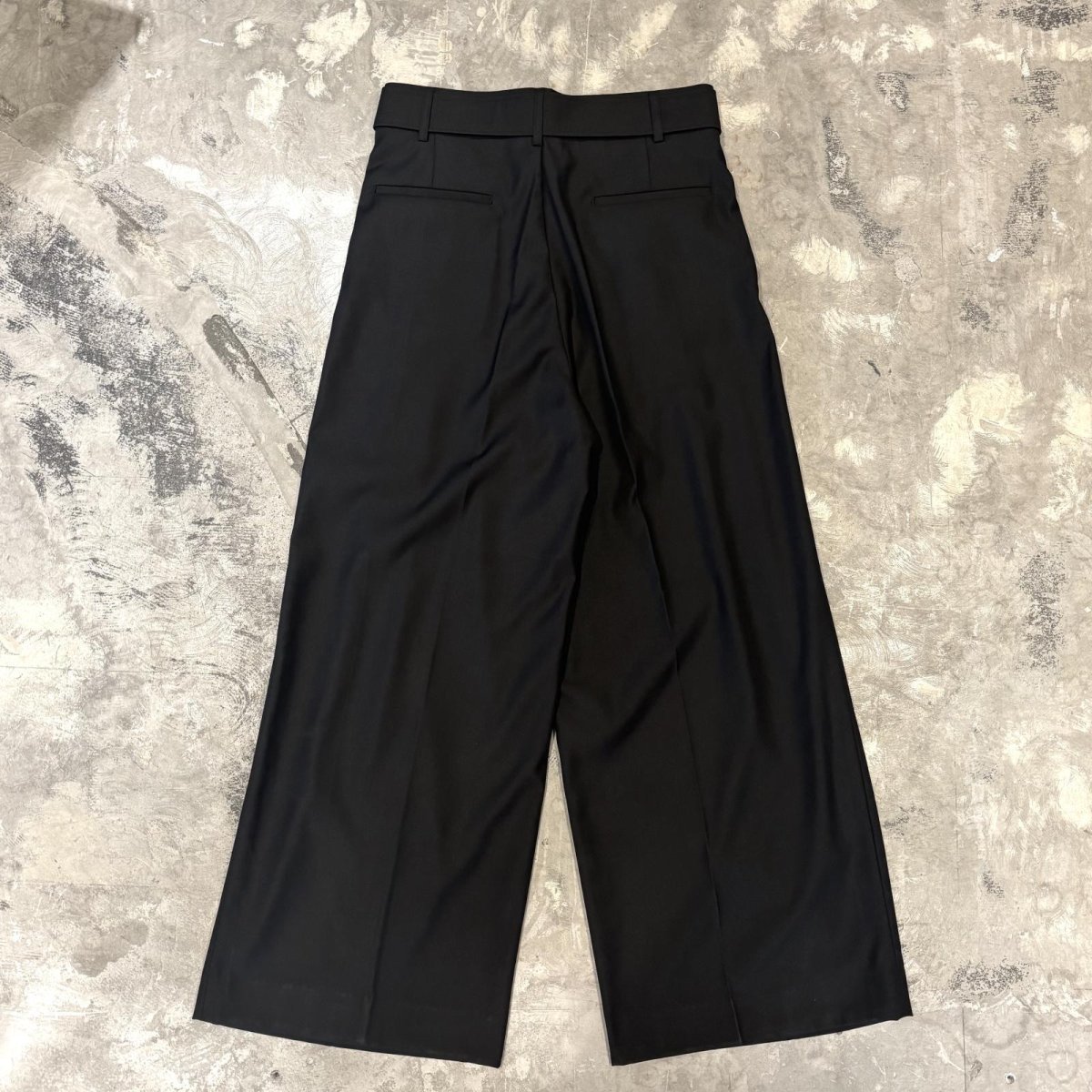 画像2: 【WONDERGROUND】WIDE SILHOUETTE BELTED SLACKS / BLACK / OS (2)