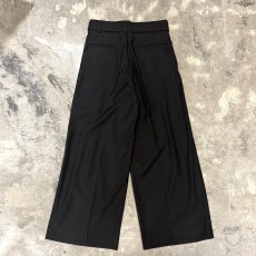 画像2: 【WONDERGROUND】WIDE SILHOUETTE BELTED SLACKS / BLACK / OS (2)