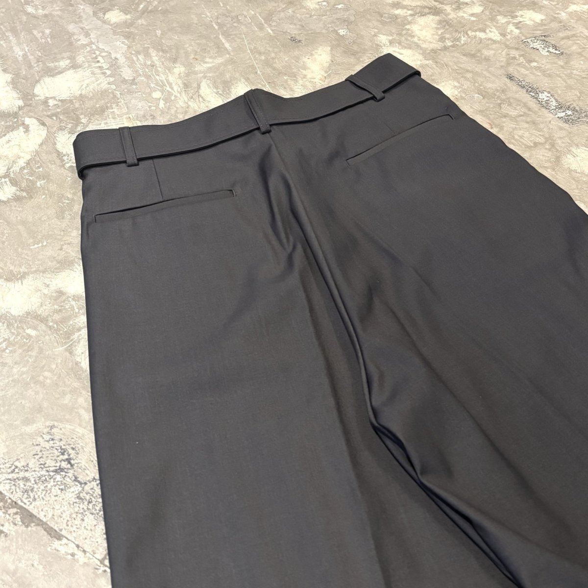 画像9: 【WONDERGROUND】WIDE SILHOUETTE BELTED SLACKS / GRAY / OS (9)