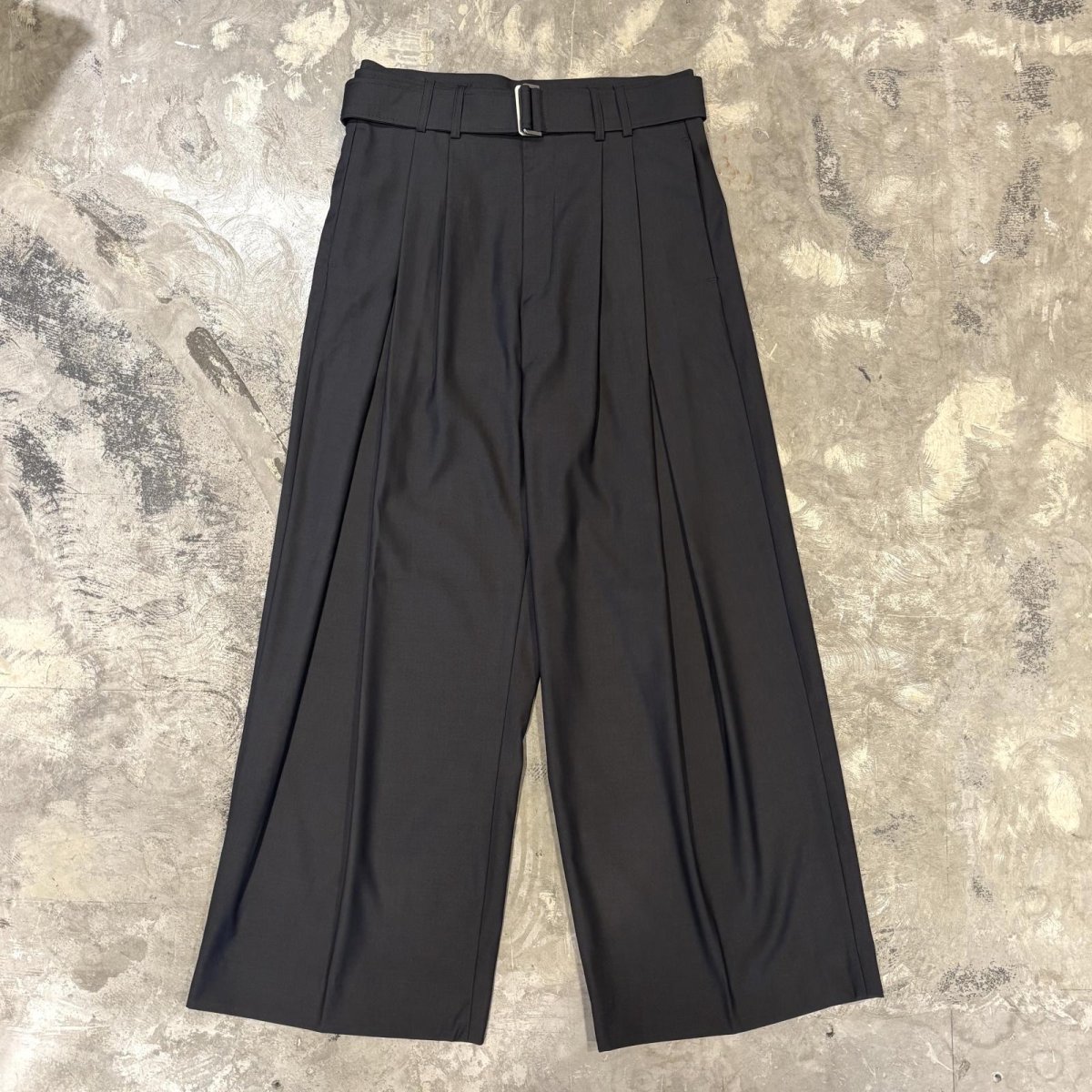 画像1: 【WONDERGROUND】WIDE SILHOUETTE BELTED SLACKS / GRAY / OS (1)