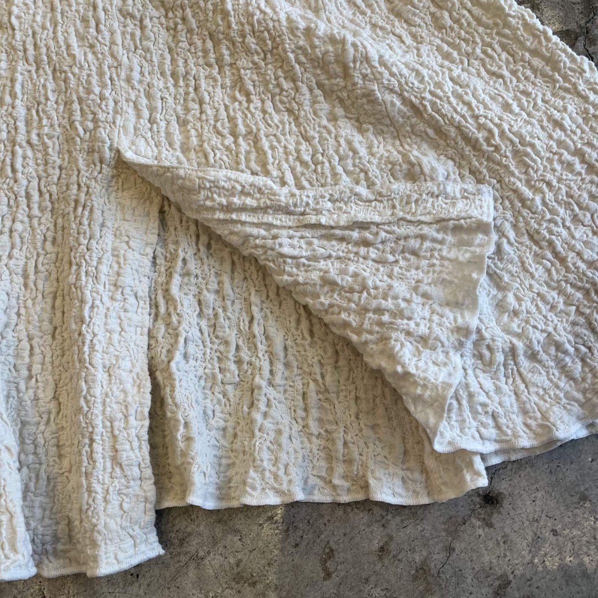 画像10: IVORY COLOR EMBOSS PATTERN DESIGN MERMAID LONG SKIRT / W25~W29 (10)