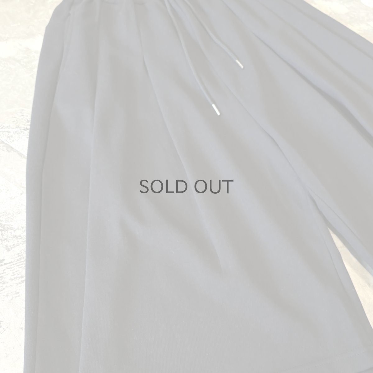 画像5: 【WONDERGROUND】MULTI TUCK WIDE SILHOUETTE COTTON SWEAT SHORTS / OS (5)
