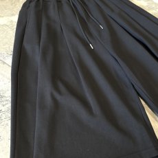 画像5: 【WONDERGROUND】MULTI TUCK WIDE SILHOUETTE COTTON SWEAT SHORTS / OS (5)