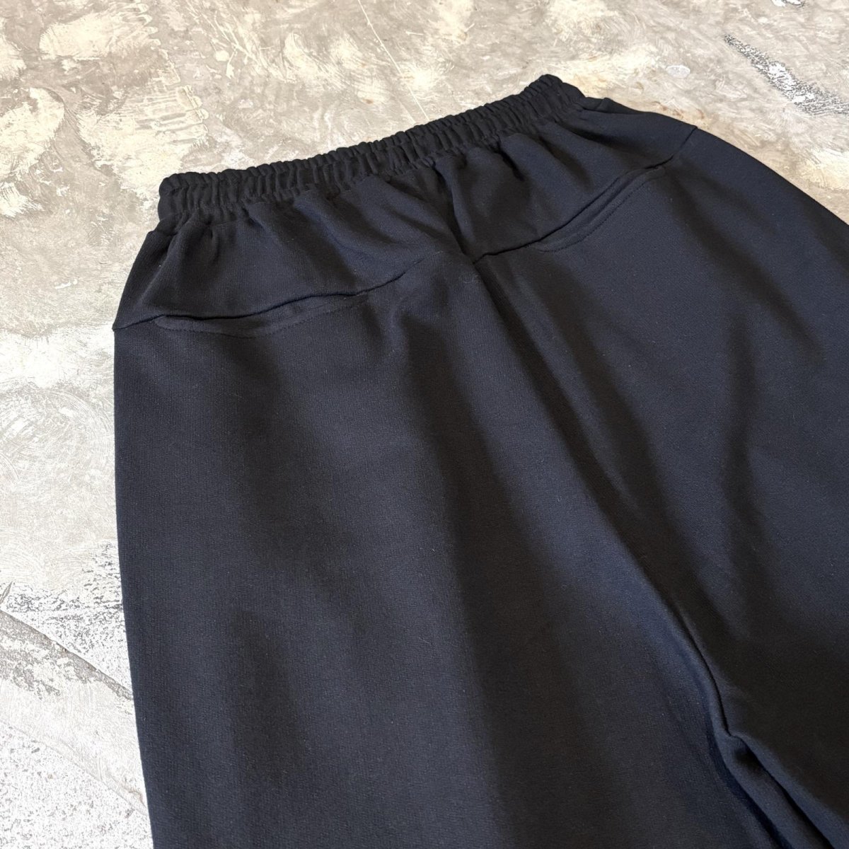 画像9: 【WONDERGROUND】MULTI TUCK WIDE SILHOUETTE COTTON SWEAT SHORTS / OS (9)