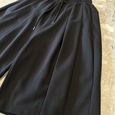 画像6: 【WONDERGROUND】MULTI TUCK WIDE SILHOUETTE COTTON SWEAT SHORTS / OS (6)