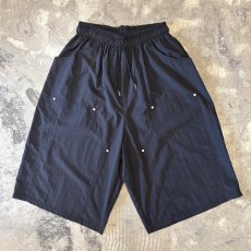 画像1: 【WONDERGROUND】DOUBLE KNEE STYLE WIDE SILHOUETTE NYLON SHORTS / OS (1)