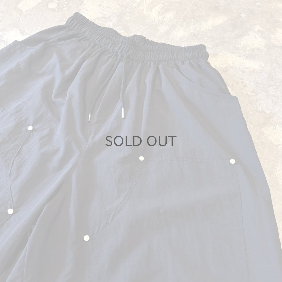 画像4: 【WONDERGROUND】DOUBLE KNEE STYLE WIDE SILHOUETTE NYLON SHORTS / OS (4)