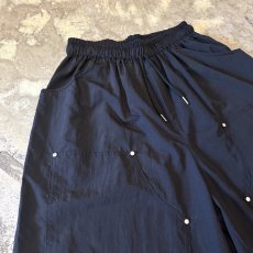 画像3: 【WONDERGROUND】DOUBLE KNEE STYLE WIDE SILHOUETTE NYLON SHORTS / OS (3)