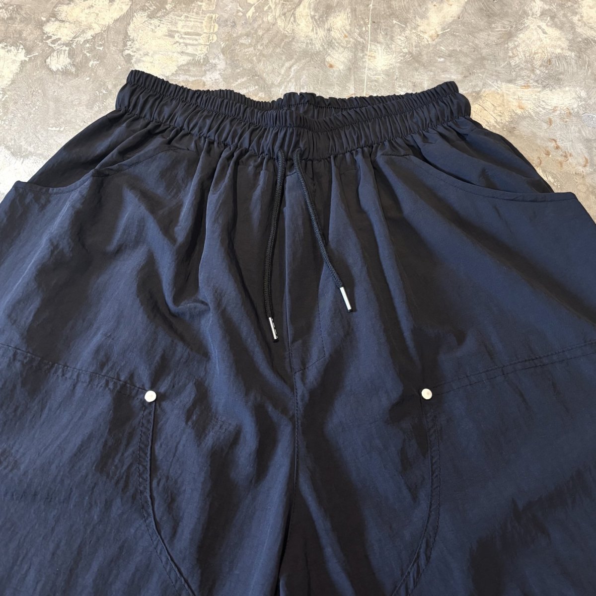 画像9: 【WONDERGROUND】DOUBLE KNEE STYLE WIDE SILHOUETTE NYLON SHORTS / OS (9)