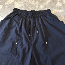 画像9: 【WONDERGROUND】DOUBLE KNEE STYLE WIDE SILHOUETTE NYLON SHORTS / OS (9)