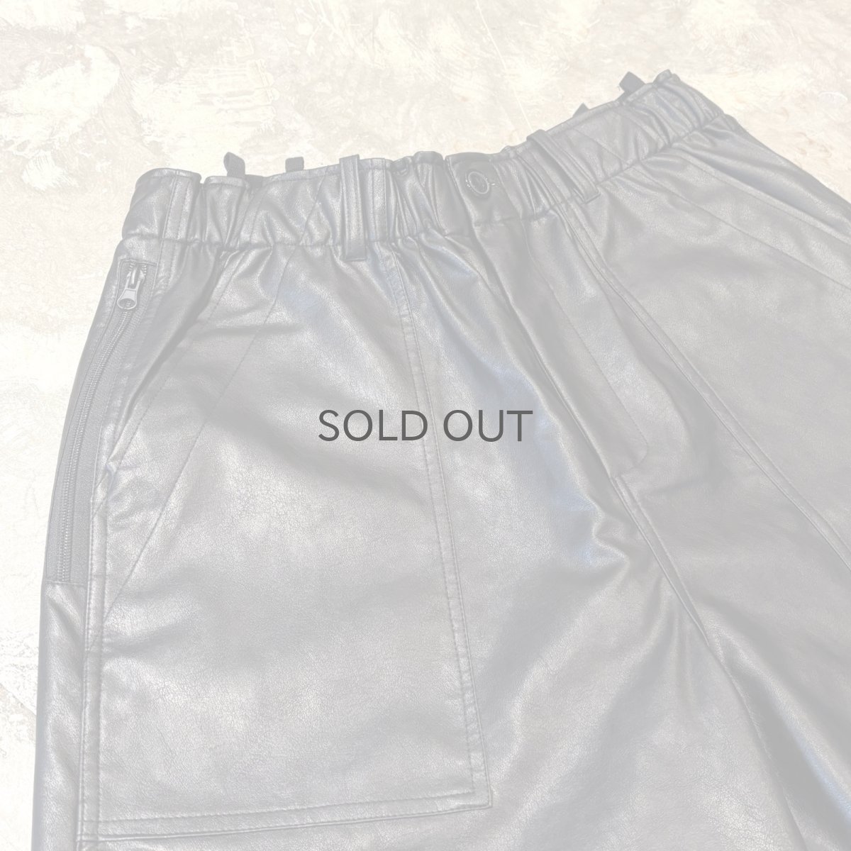 画像3: BLACK COLOR WIDE SILHOUETTE FAUX LEATHER SHORTS / FREE (3)