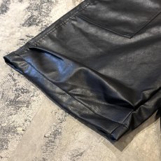 画像8: BLACK COLOR WIDE SILHOUETTE FAUX LEATHER SHORTS / FREE (8)