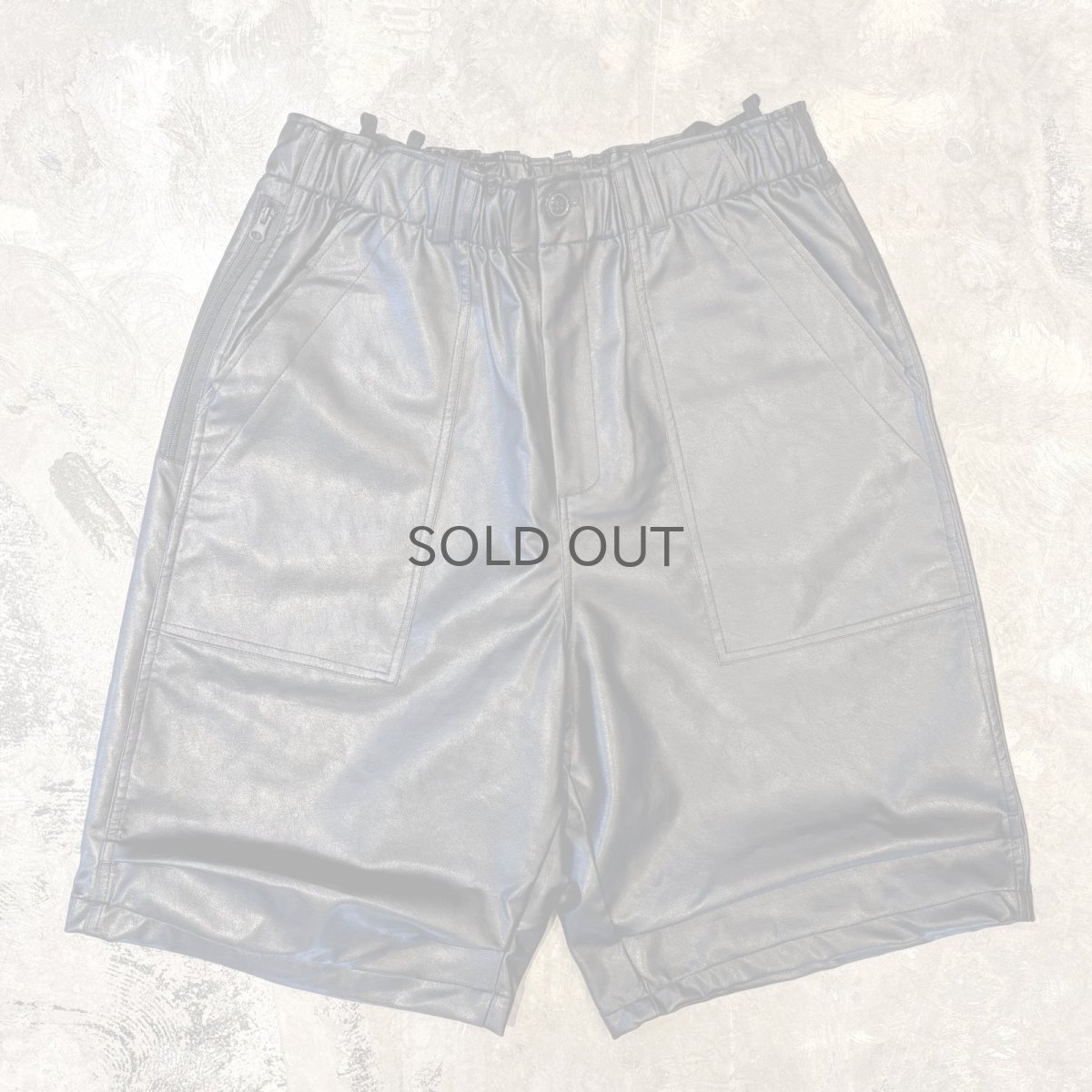 画像1: BLACK COLOR WIDE SILHOUETTE FAUX LEATHER SHORTS / FREE (1)