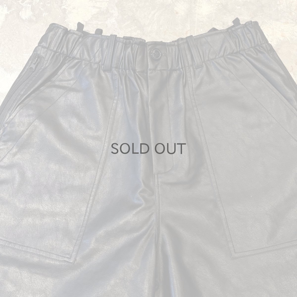画像11: BLACK COLOR WIDE SILHOUETTE FAUX LEATHER SHORTS / FREE (11)