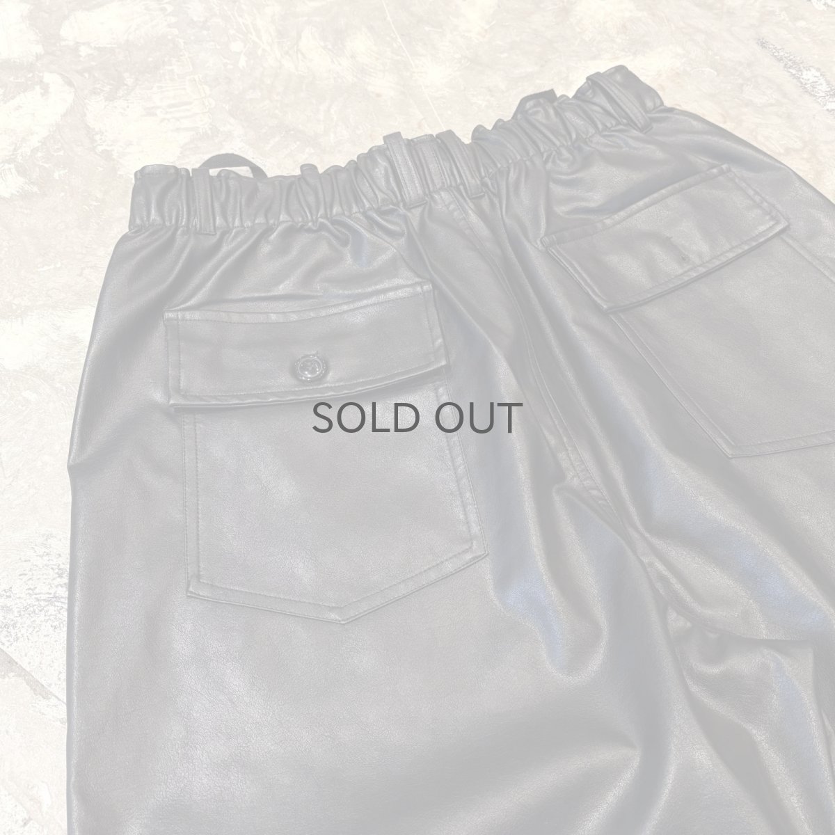 画像9: BLACK COLOR WIDE SILHOUETTE FAUX LEATHER SHORTS / FREE (9)