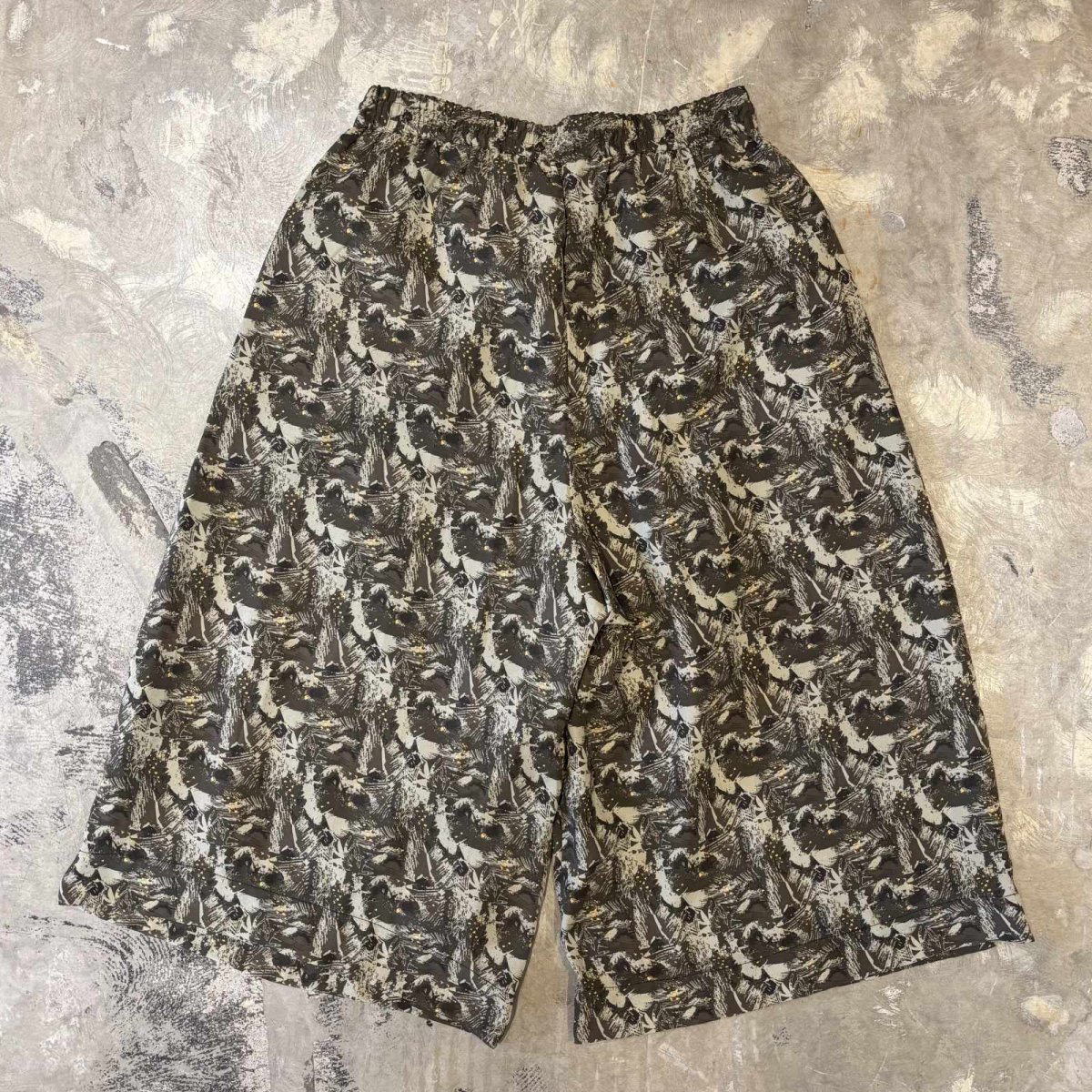 画像2: ALL OVER PATTERN WIDE SILHOUETTE SHORTS / ~W36 (2)
