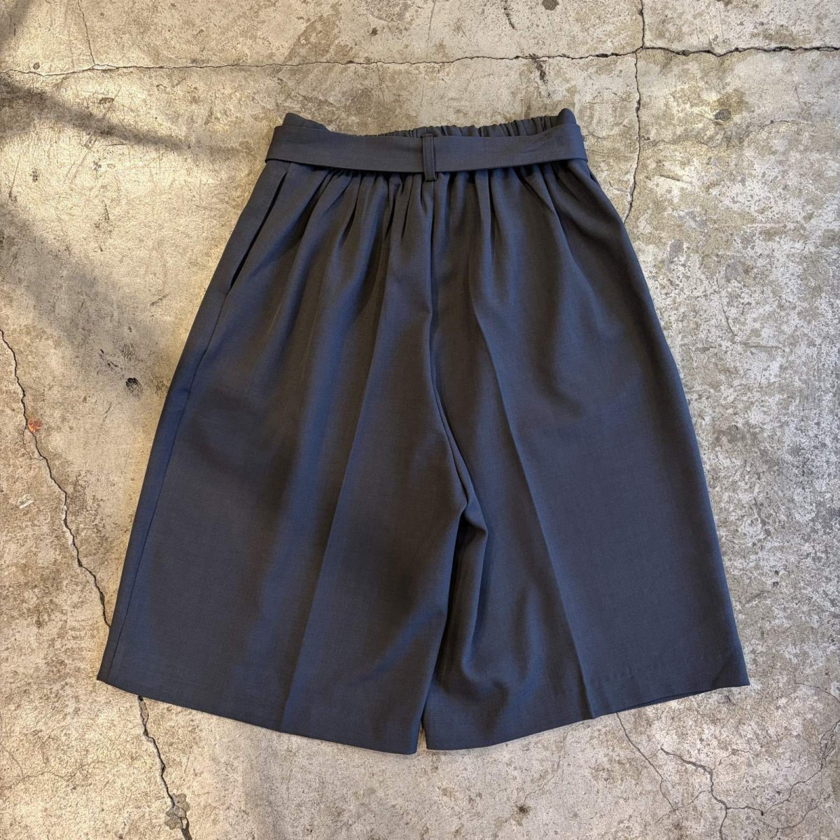 画像2: BELT DESIGN SLACKS BERMUDA PANTS / FREE~W30 (2)
