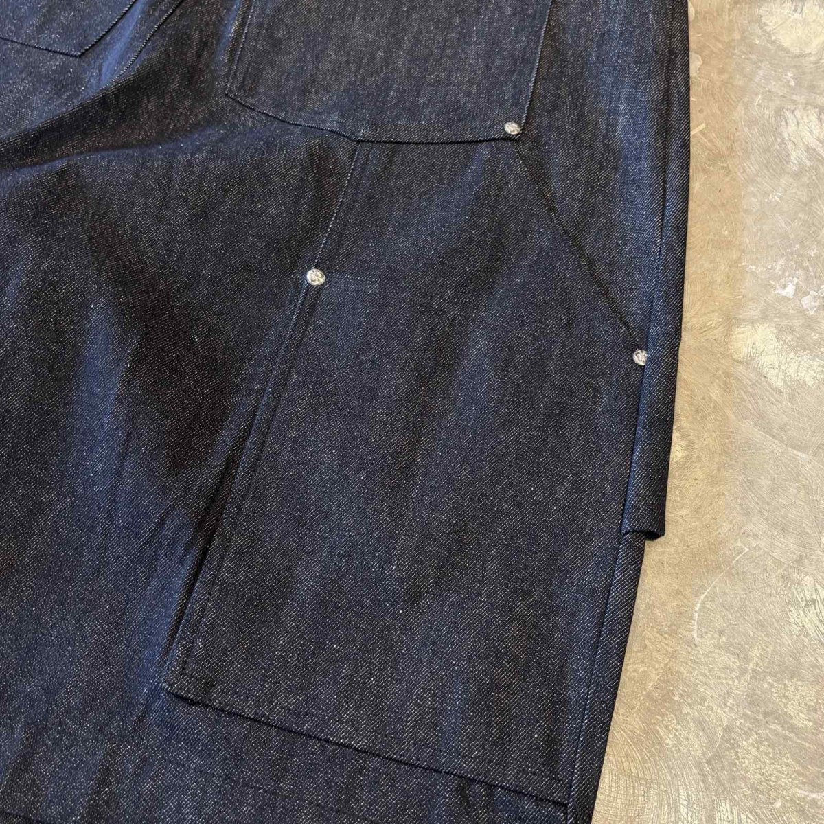 画像10: WIDE SILHOUETTE BLACK DENIM PAINTER SHORTS / W33 (10)