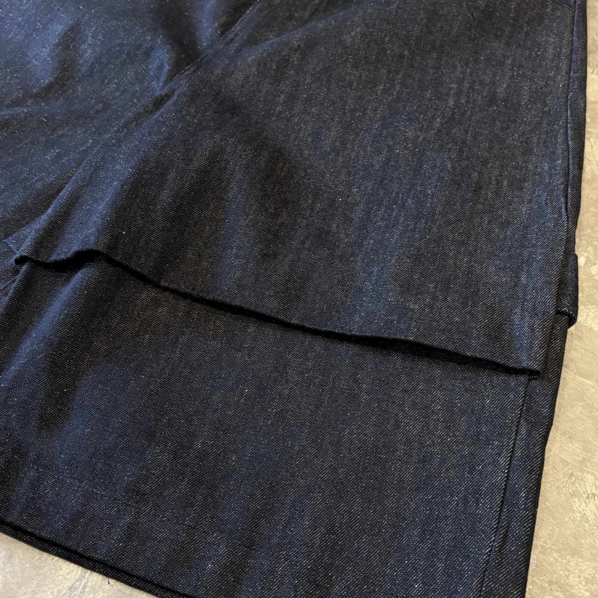 画像6: WIDE SILHOUETTE BLACK DENIM PAINTER SHORTS / W33 (6)