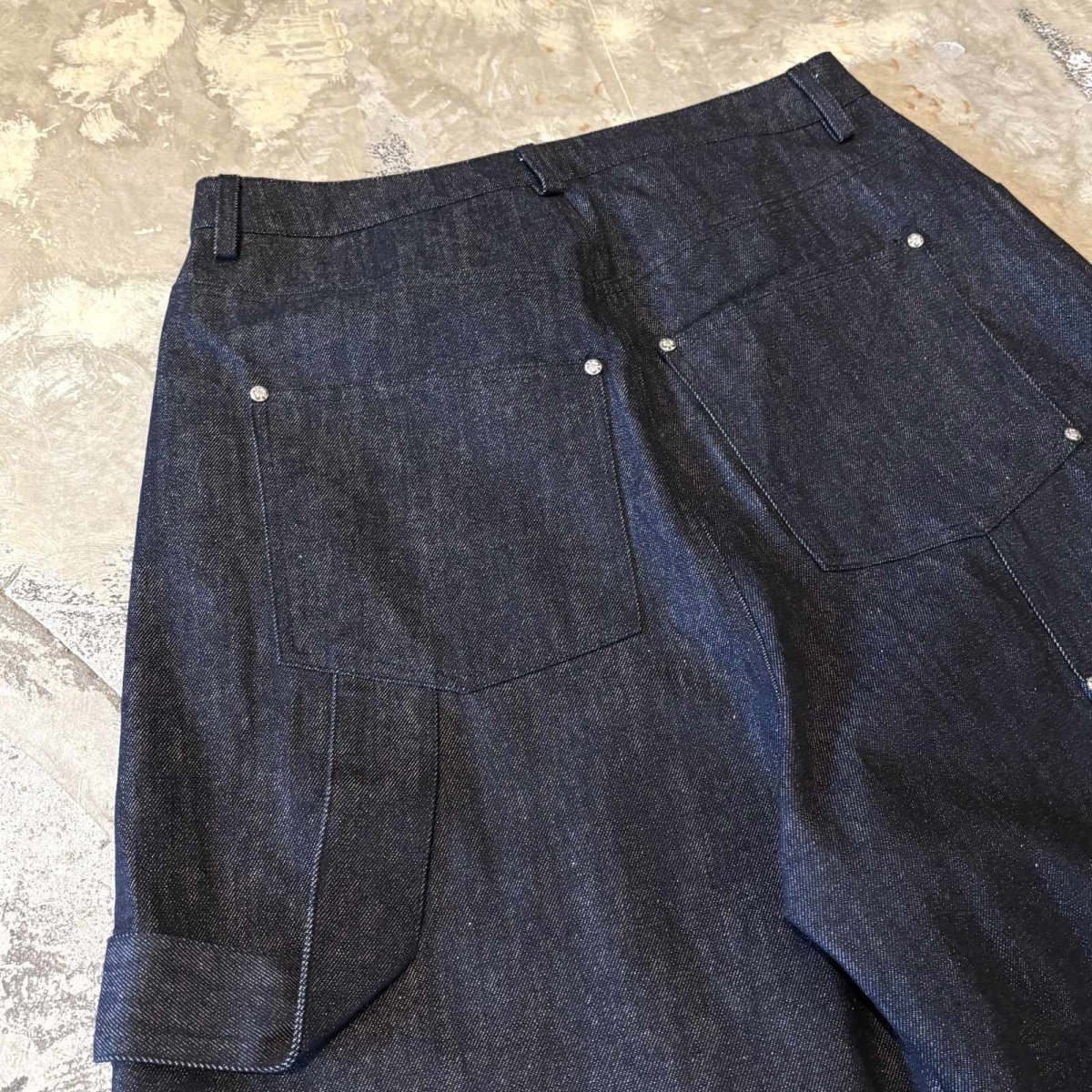 画像8: WIDE SILHOUETTE BLACK DENIM PAINTER SHORTS / W33 (8)