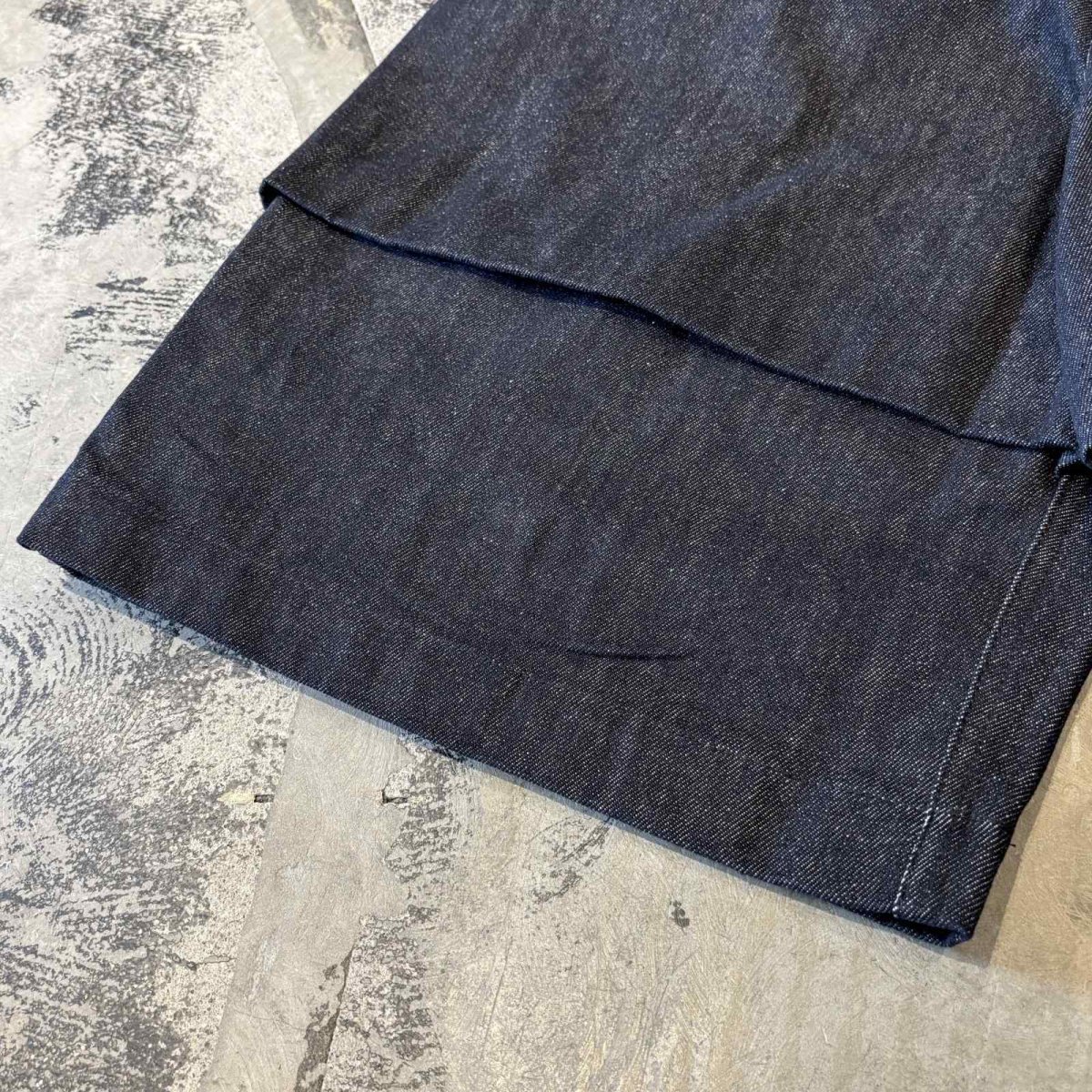 画像7: WIDE SILHOUETTE BLACK DENIM PAINTER SHORTS / W33 (7)